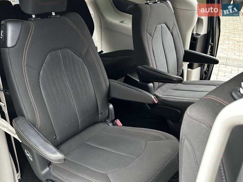 Мінівен Chrysler Pacifica 2019 в Одесі