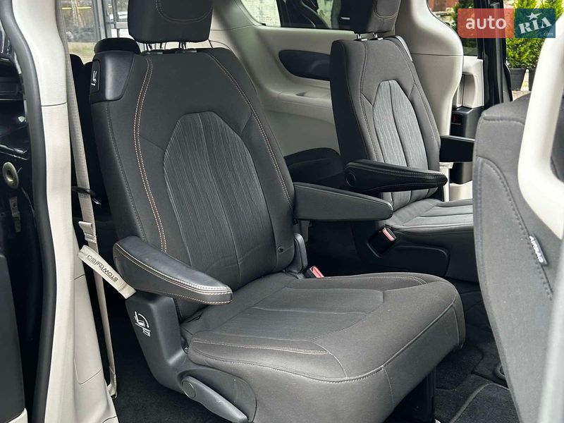 Мінівен Chrysler Pacifica 2019 в Одесі