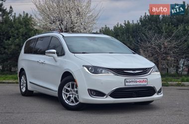 Минивэн Chrysler Pacifica 2017 в Хмельницком