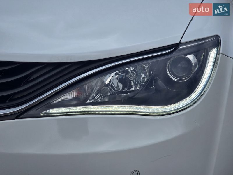 Минивэн Chrysler Pacifica 2017 в Хмельницком