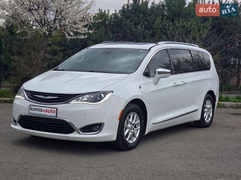Минивэн Chrysler Pacifica 2017 в Хмельницком