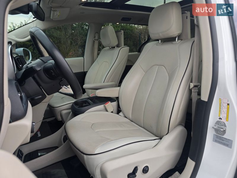 Минивэн Chrysler Pacifica 2017 в Хмельницком
