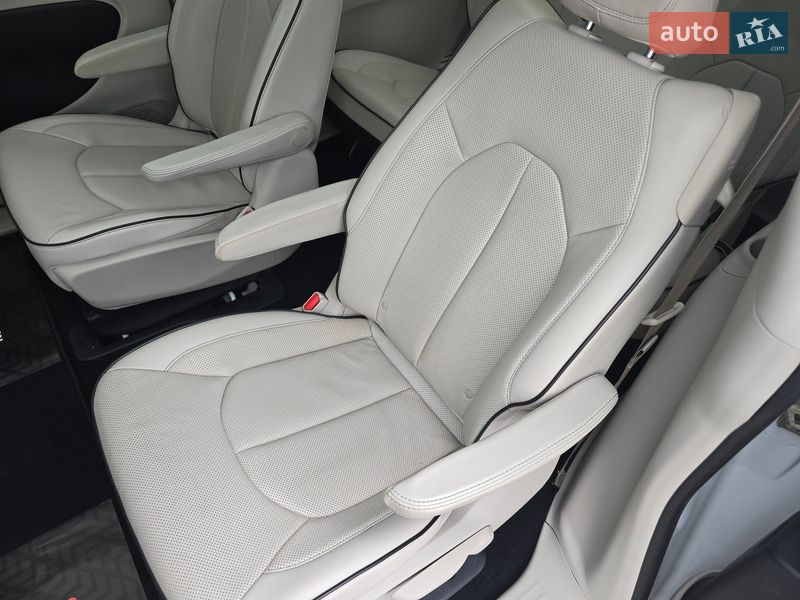 Минивэн Chrysler Pacifica 2017 в Хмельницком