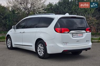Минивэн Chrysler Pacifica 2017 в Хмельницком