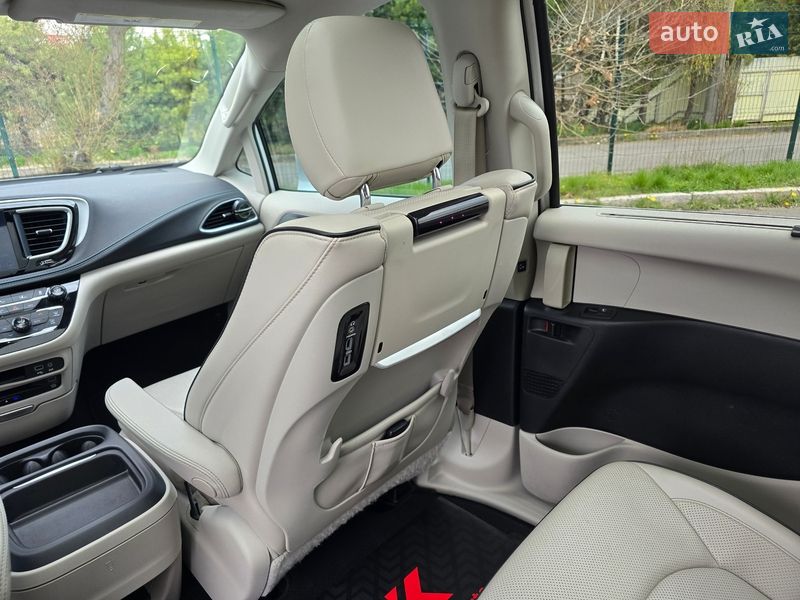 Минивэн Chrysler Pacifica 2017 в Хмельницком
