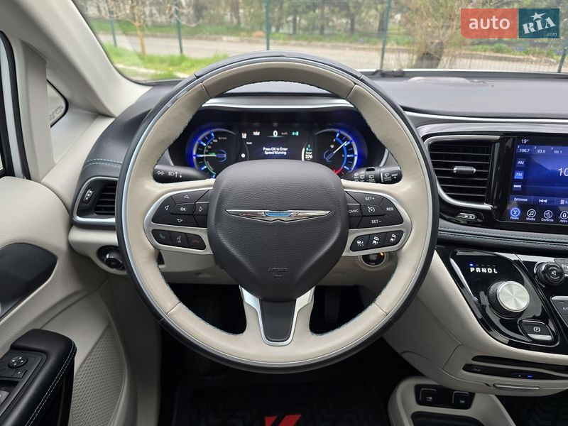 Минивэн Chrysler Pacifica 2017 в Хмельницком