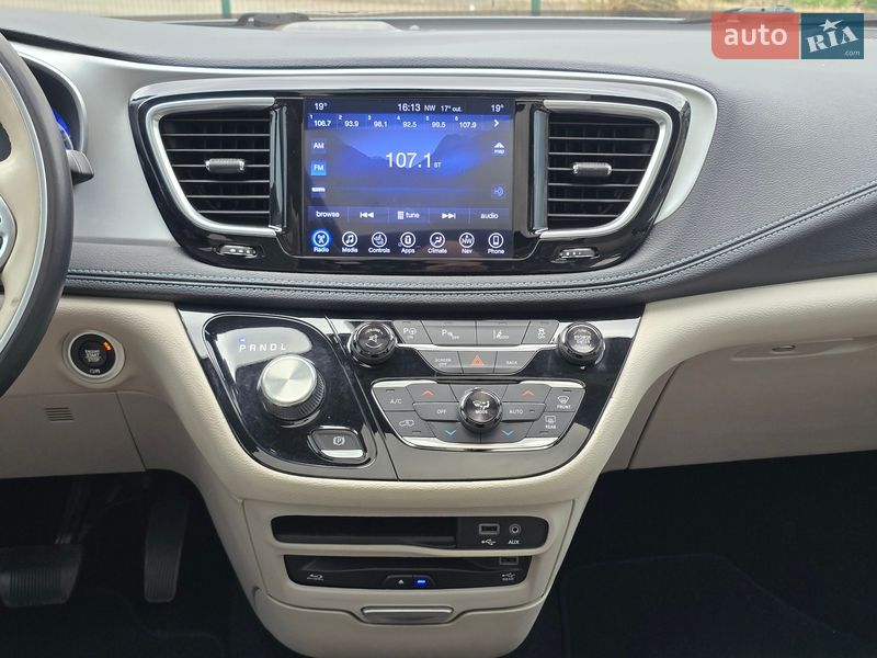 Минивэн Chrysler Pacifica 2017 в Хмельницком