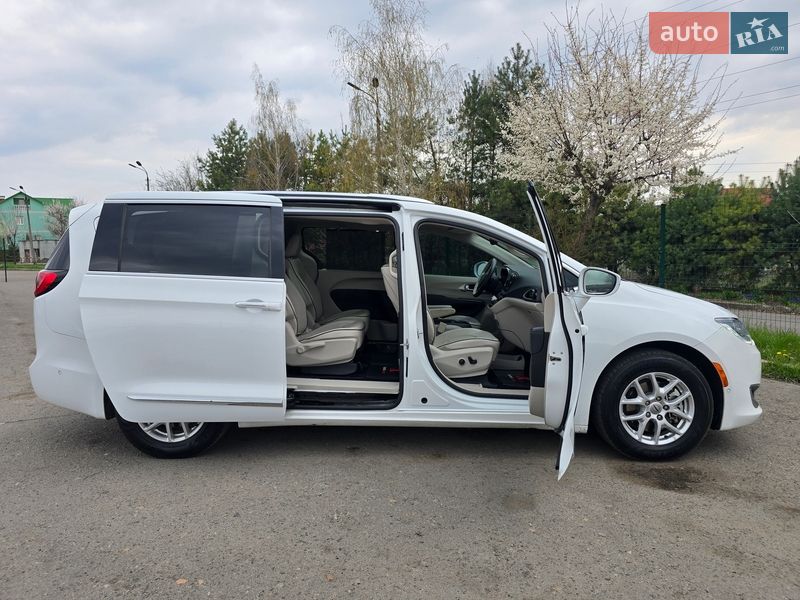 Минивэн Chrysler Pacifica 2017 в Хмельницком