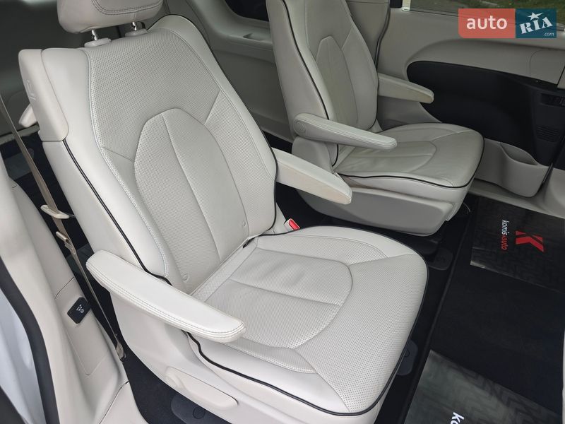 Минивэн Chrysler Pacifica 2017 в Хмельницком