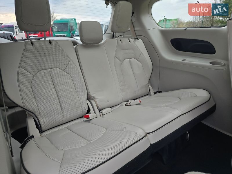 Минивэн Chrysler Pacifica 2017 в Хмельницком
