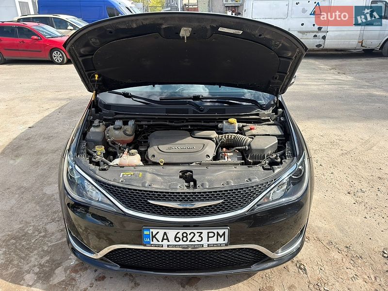 Мінівен Chrysler Pacifica 2018 в Києві фото 2 Мінівен Chrysler Pacifica 2018 в Києві