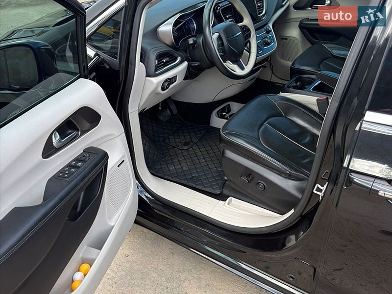 Мінівен Chrysler Pacifica 2018 в Києві фото 8 Мінівен Chrysler Pacifica 2018 в Києві