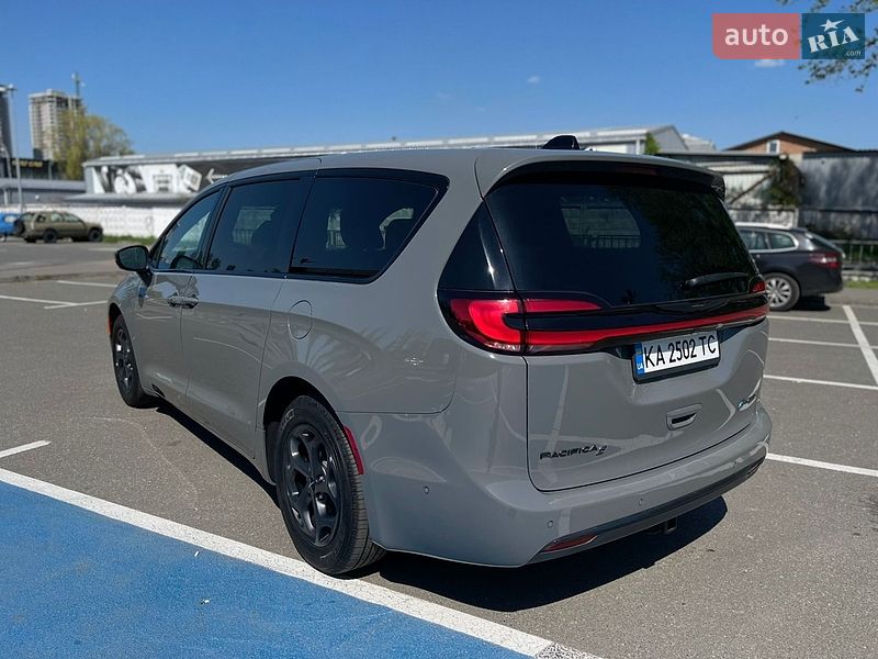 Мінівен Chrysler Pacifica 2023 в Києві