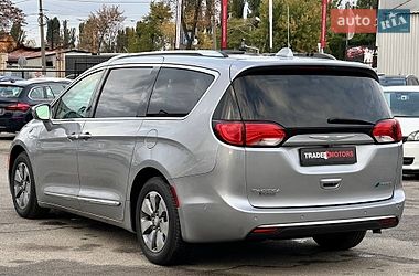 Минивэн Chrysler Pacifica 2017 в Киеве
