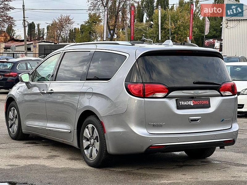 Минивэн Chrysler Pacifica 2017 в Киеве