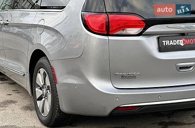 Минивэн Chrysler Pacifica 2017 в Киеве