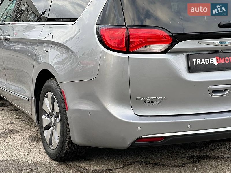 Минивэн Chrysler Pacifica 2017 в Киеве