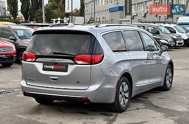 Минивэн Chrysler Pacifica 2017 в Киеве