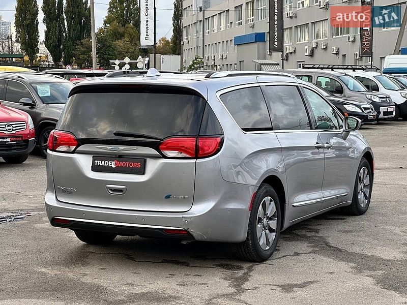 Минивэн Chrysler Pacifica 2017 в Киеве