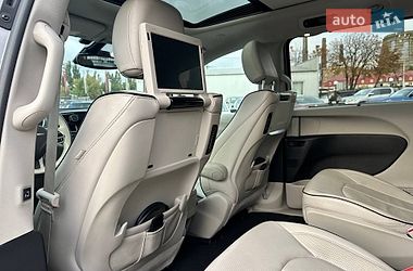 Минивэн Chrysler Pacifica 2017 в Киеве