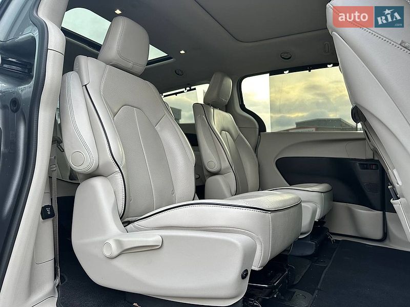Минивэн Chrysler Pacifica 2017 в Киеве