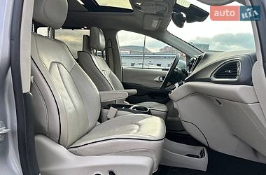 Минивэн Chrysler Pacifica 2017 в Киеве