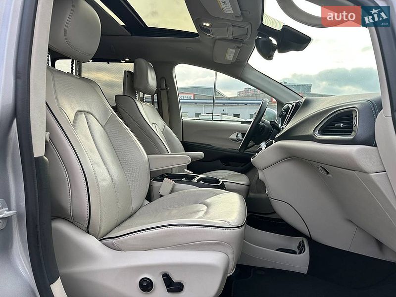 Минивэн Chrysler Pacifica 2017 в Киеве