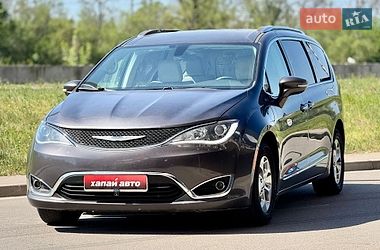 Внедорожник / Кроссовер Chrysler Pacifica 2018 в Киеве