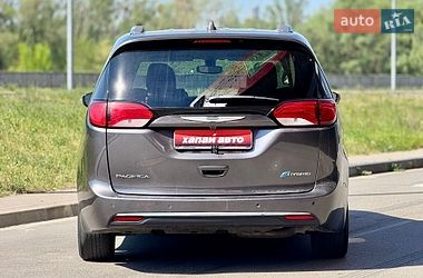 Внедорожник / Кроссовер Chrysler Pacifica 2018 в Киеве