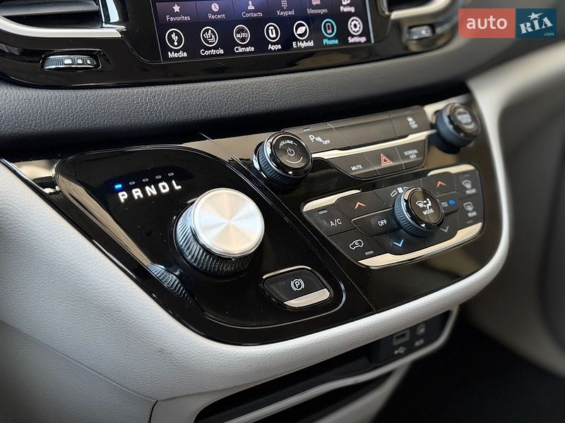 Внедорожник / Кроссовер Chrysler Pacifica 2018 в Киеве
