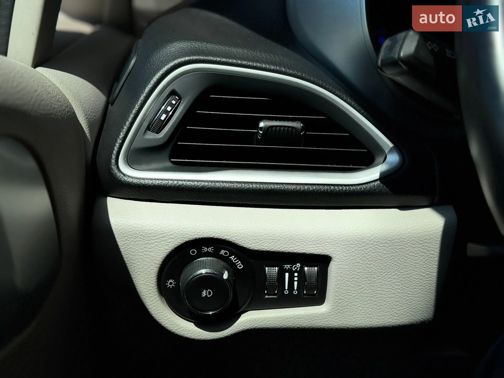 2018 Chrysler Pacifica - мініатюра 11
