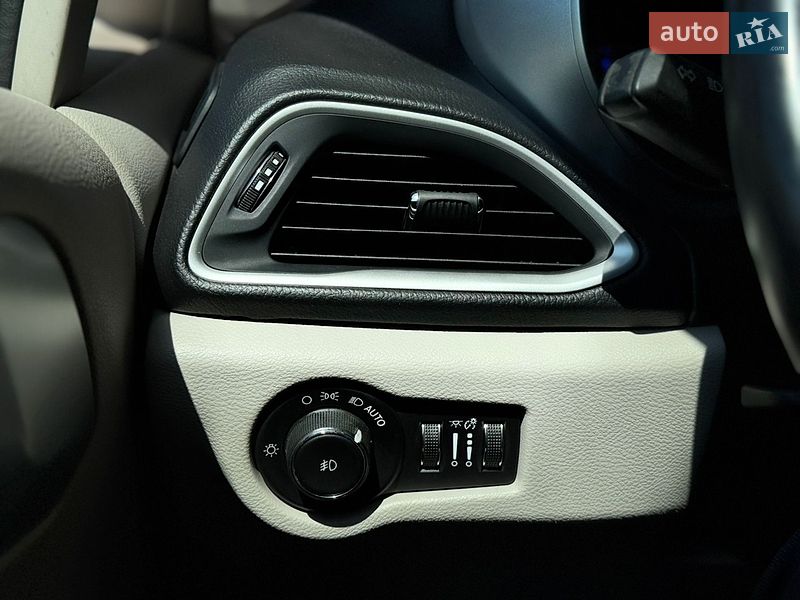 Внедорожник / Кроссовер Chrysler Pacifica 2018 в Киеве