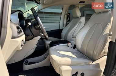 Внедорожник / Кроссовер Chrysler Pacifica 2018 в Киеве
