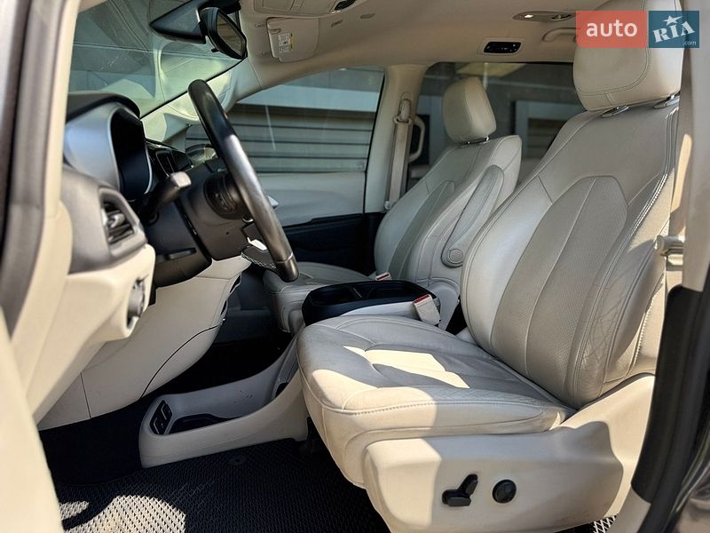 Внедорожник / Кроссовер Chrysler Pacifica 2018 в Киеве