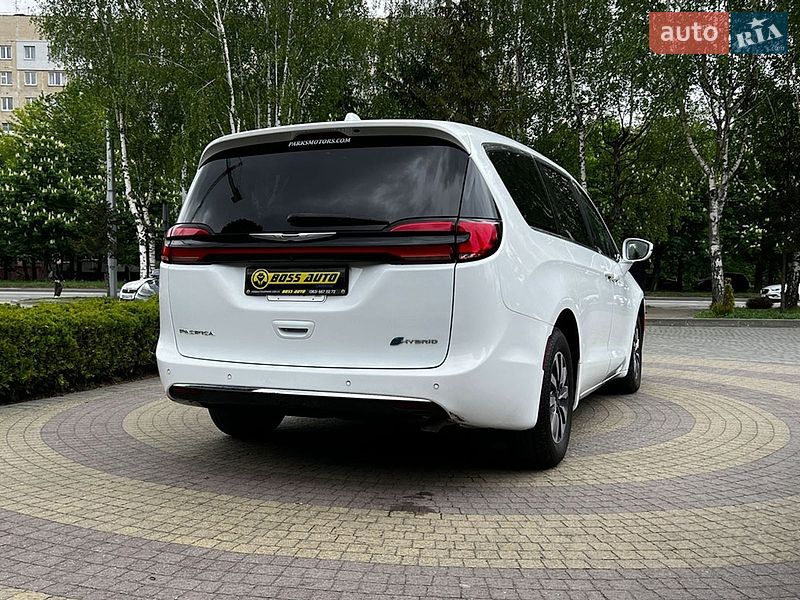 Мінівен Chrysler Pacifica 2022 в Львові