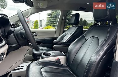 Мінівен Chrysler Pacifica 2022 в Львові