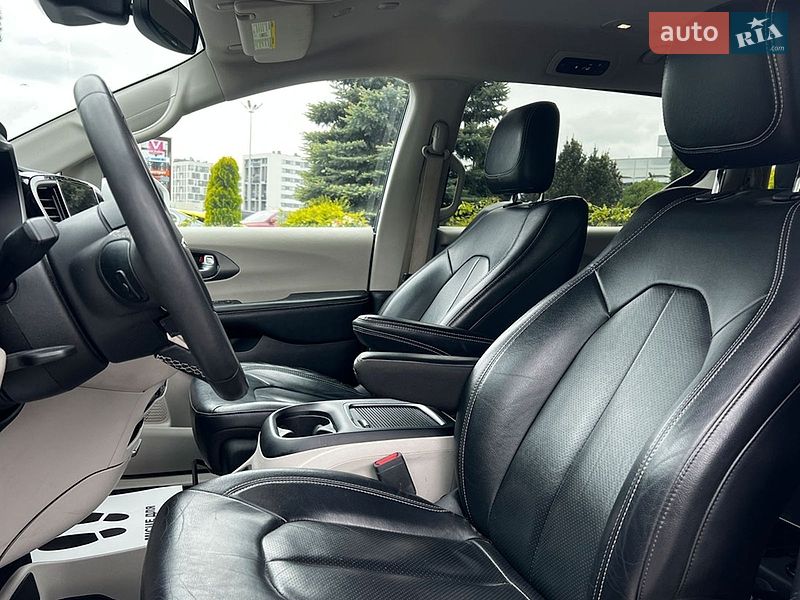 Мінівен Chrysler Pacifica 2022 в Львові