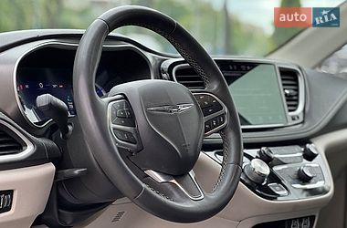 Мінівен Chrysler Pacifica 2022 в Львові