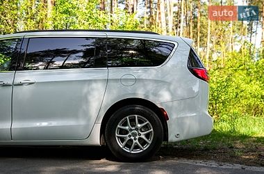 Минивэн Chrysler Pacifica 2021 в Киеве