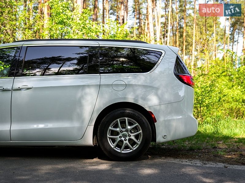 Минивэн Chrysler Pacifica 2021 в Киеве