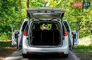 Минивэн Chrysler Pacifica 2021 в Киеве