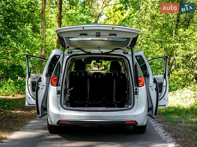 Минивэн Chrysler Pacifica 2021 в Киеве