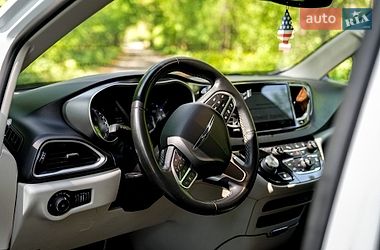 Минивэн Chrysler Pacifica 2021 в Киеве