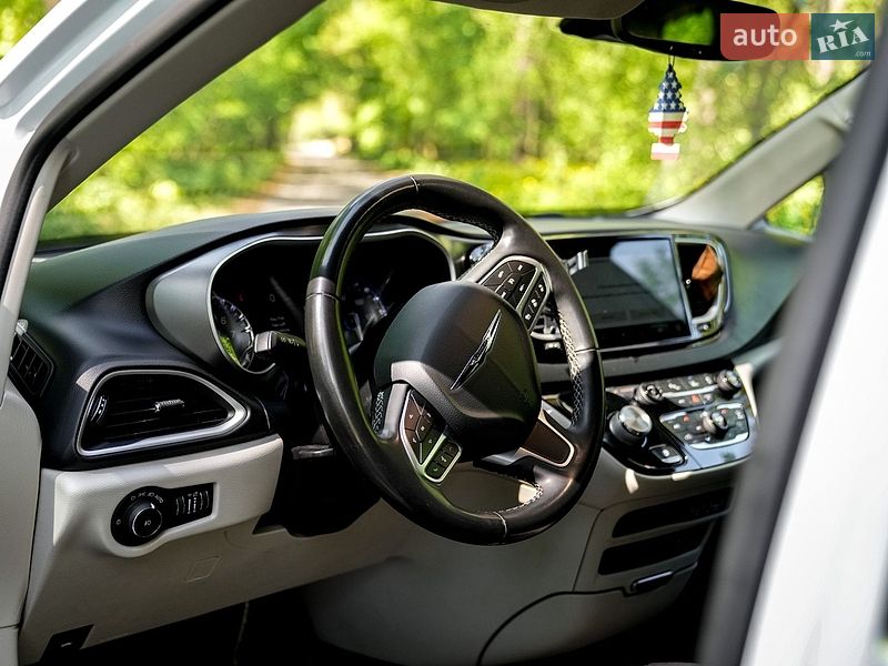 Минивэн Chrysler Pacifica 2021 в Киеве