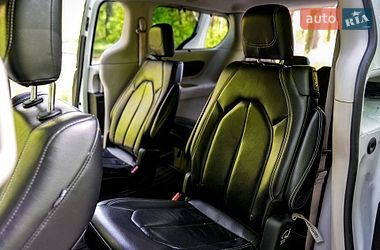 Минивэн Chrysler Pacifica 2021 в Киеве