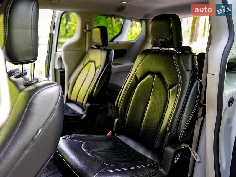 Минивэн Chrysler Pacifica 2021 в Киеве