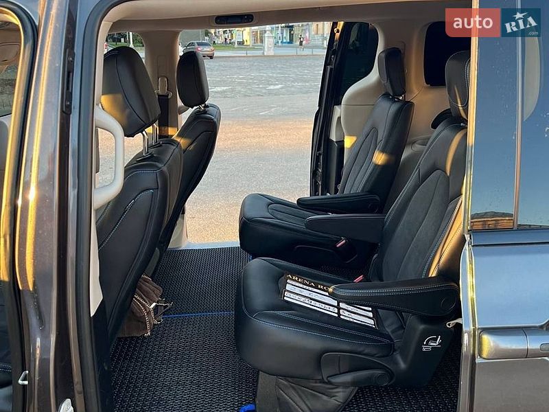 Мінівен Chrysler Pacifica 2021 в Харкові