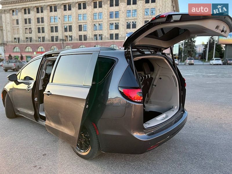 Минивэн Chrysler Pacifica 2021 в Харькове