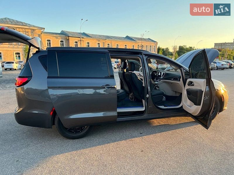 Минивэн Chrysler Pacifica 2021 в Харькове