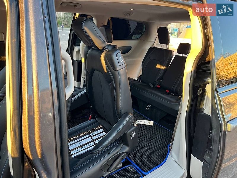 Минивэн Chrysler Pacifica 2021 в Харькове